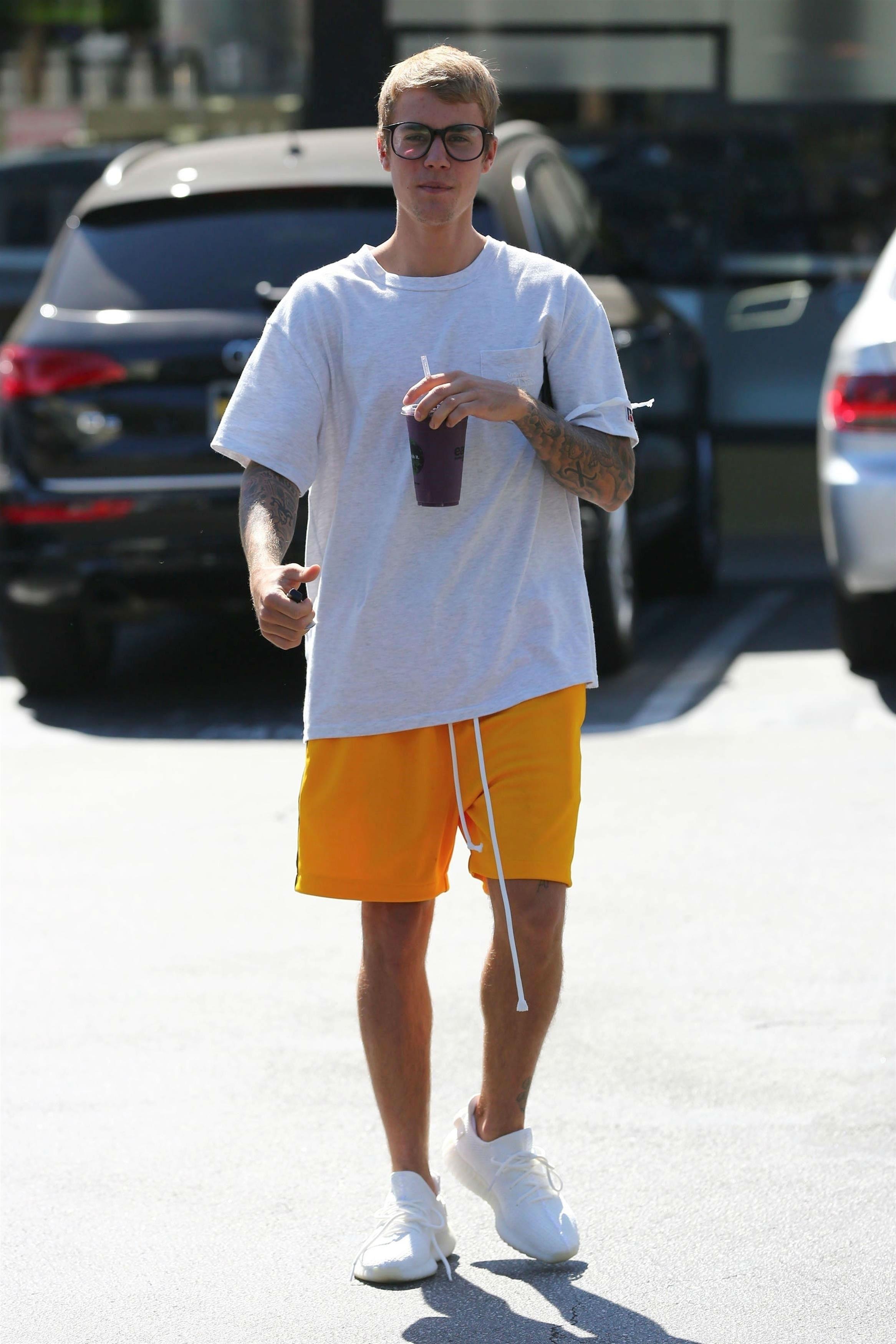 Justin Bieber Steps Out After Leaked Nude Photos By Selena Gomez Photos4