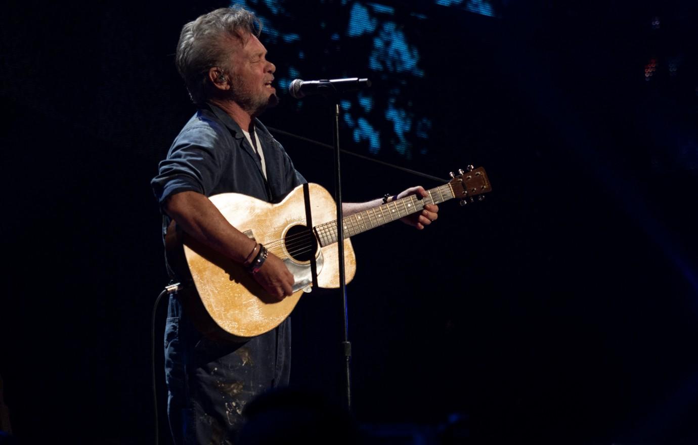 john mellencamp abruptly ends concert rant hecklers