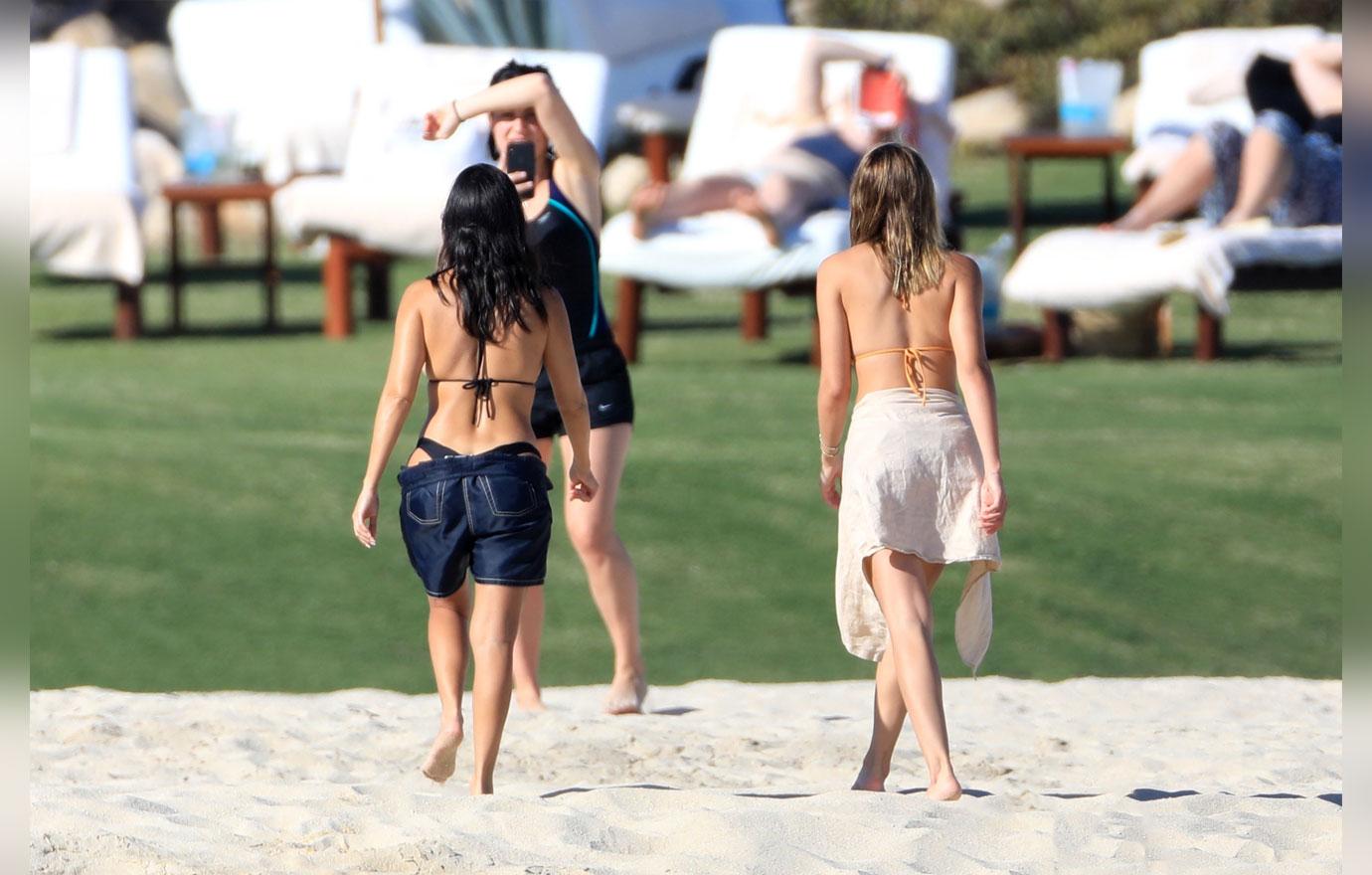 Kourtney Kardashian, Scott Disick, &#038; Sofia Richie 1