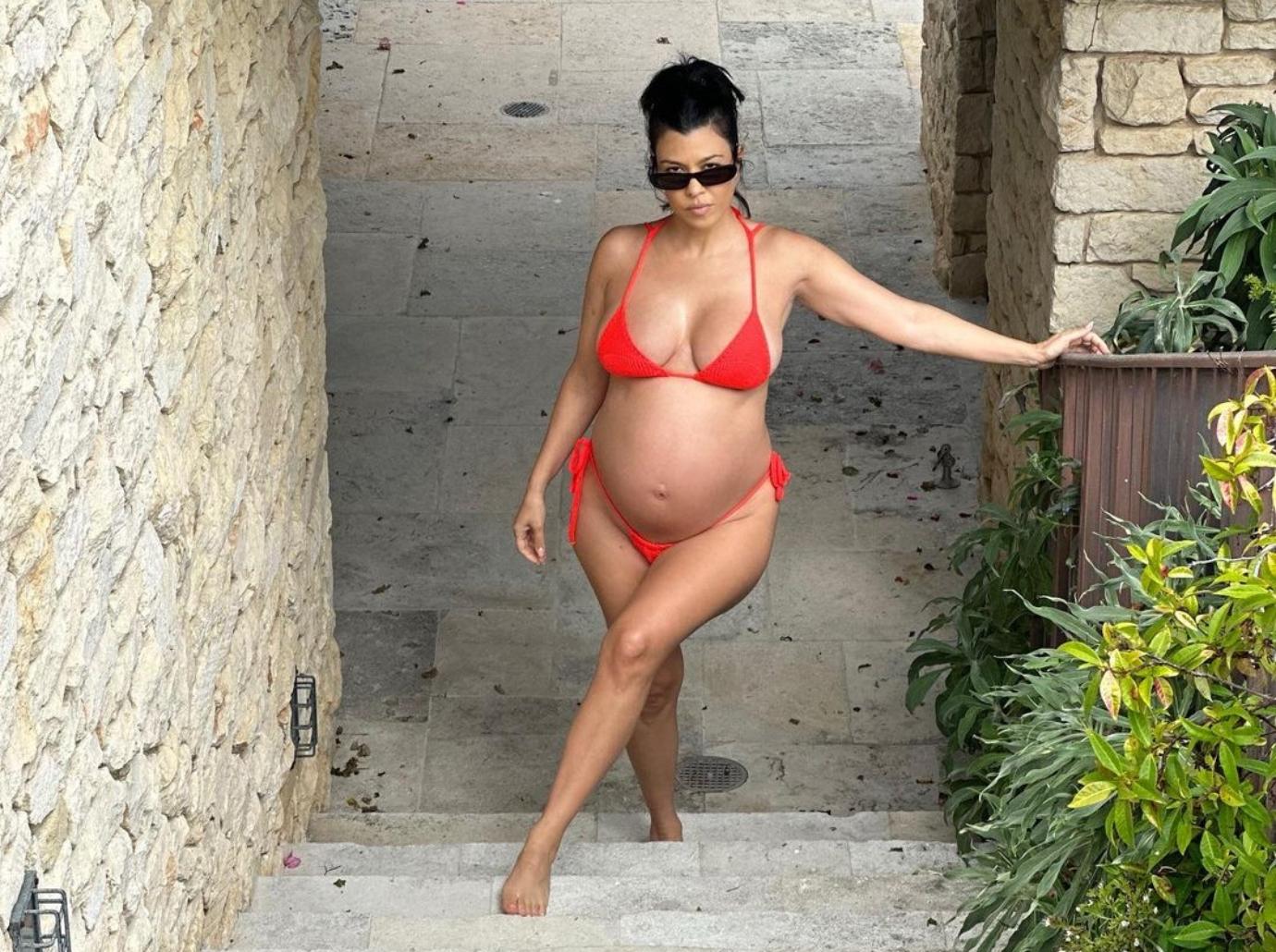 Kim Kardashian Reveals Pregnant Kourtney Kardashian Is on 'Bed Rest