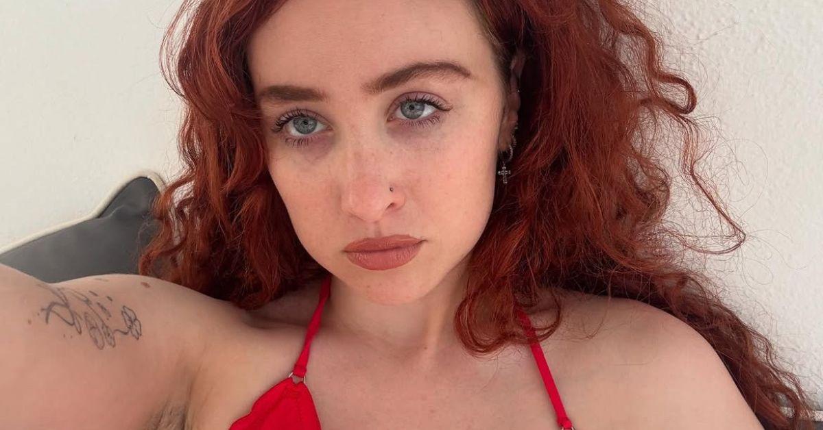 bikini clad chappell roan ditches makeup vacation photo