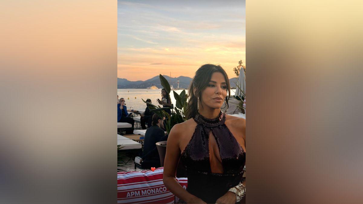 Image of Eva Longoria bared her cleavage in a gown with a peephole cutout.