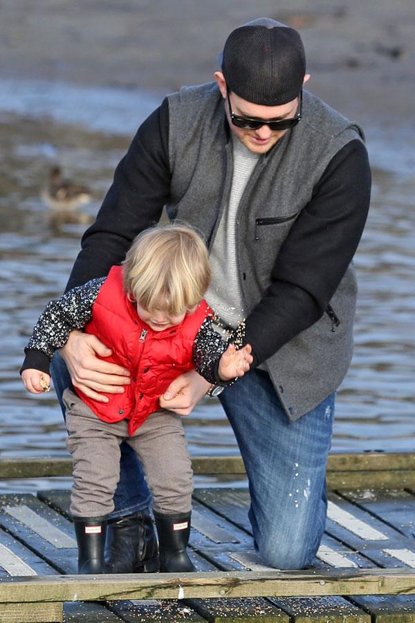 michael buble son noah feeding ducks