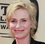 2010__04__okmagazine_jane lynch 150&#215;147.jpg