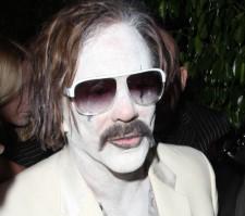 2009__10__wenn2634967 225×199.jpg