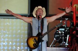 2011__08__Kenny Chesney Hurricane Aug24neb 300&#215;196.jpg