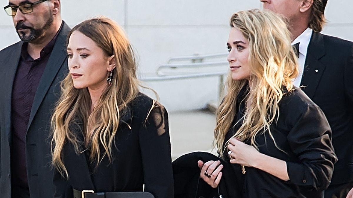 Photo of Mary-Kate and Ashley Olsen