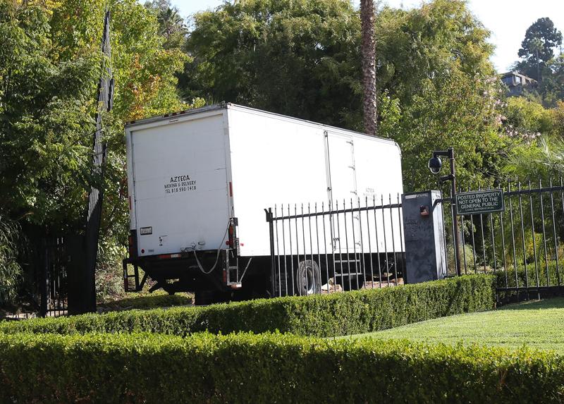 Moving vans head to the pitt Jolie compound