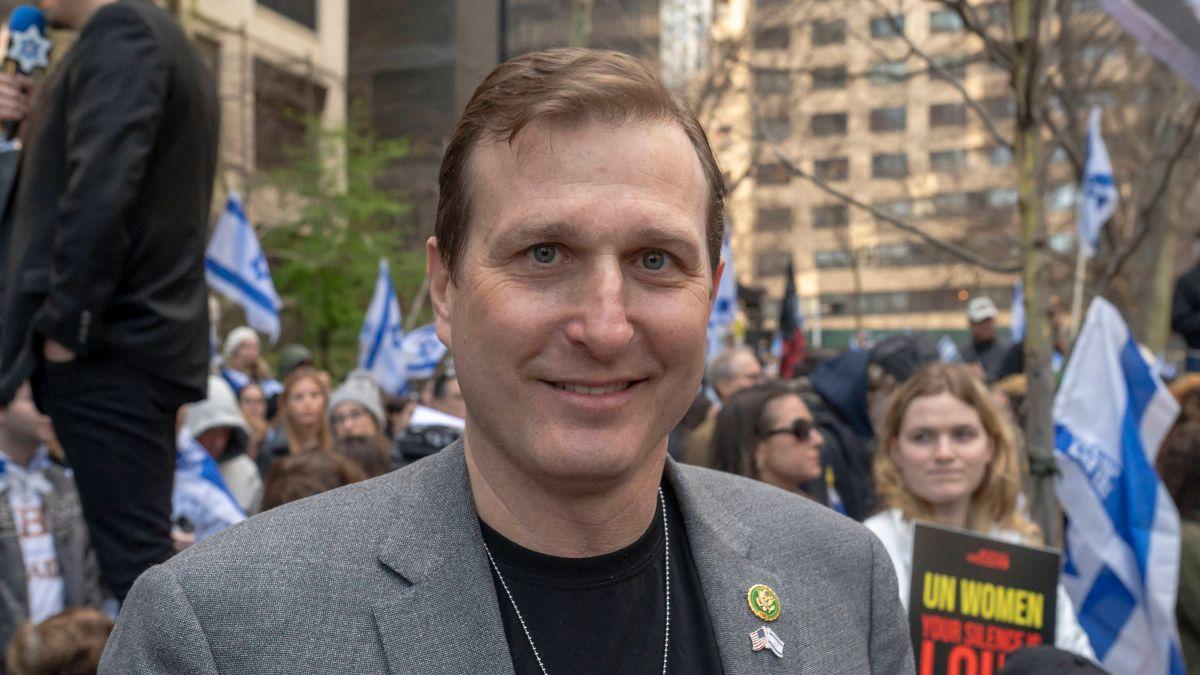 image of Goldman was targeted by Poetica Coffee after stopping by the café with his daughter.