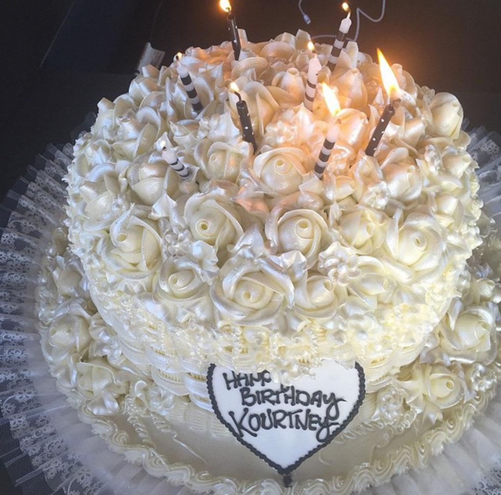 Kourtney kardashian birthday cake