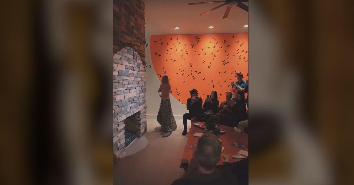 image of Taryn Manning danced for the crowd.