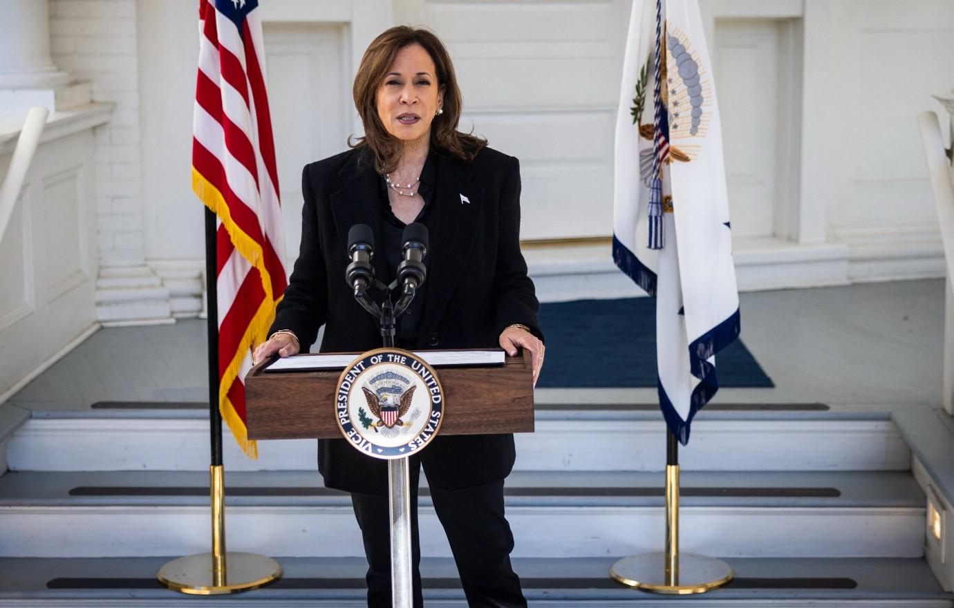 kamala harris dubs donald trump dangerous generals like hitler