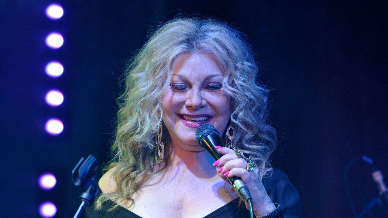image of Stella Parton shared her experience on Facebook and urged voters to carefully review their choices before submitting their ballots.
