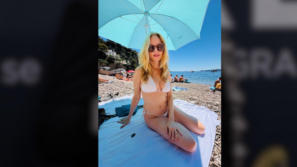 image of heather graham