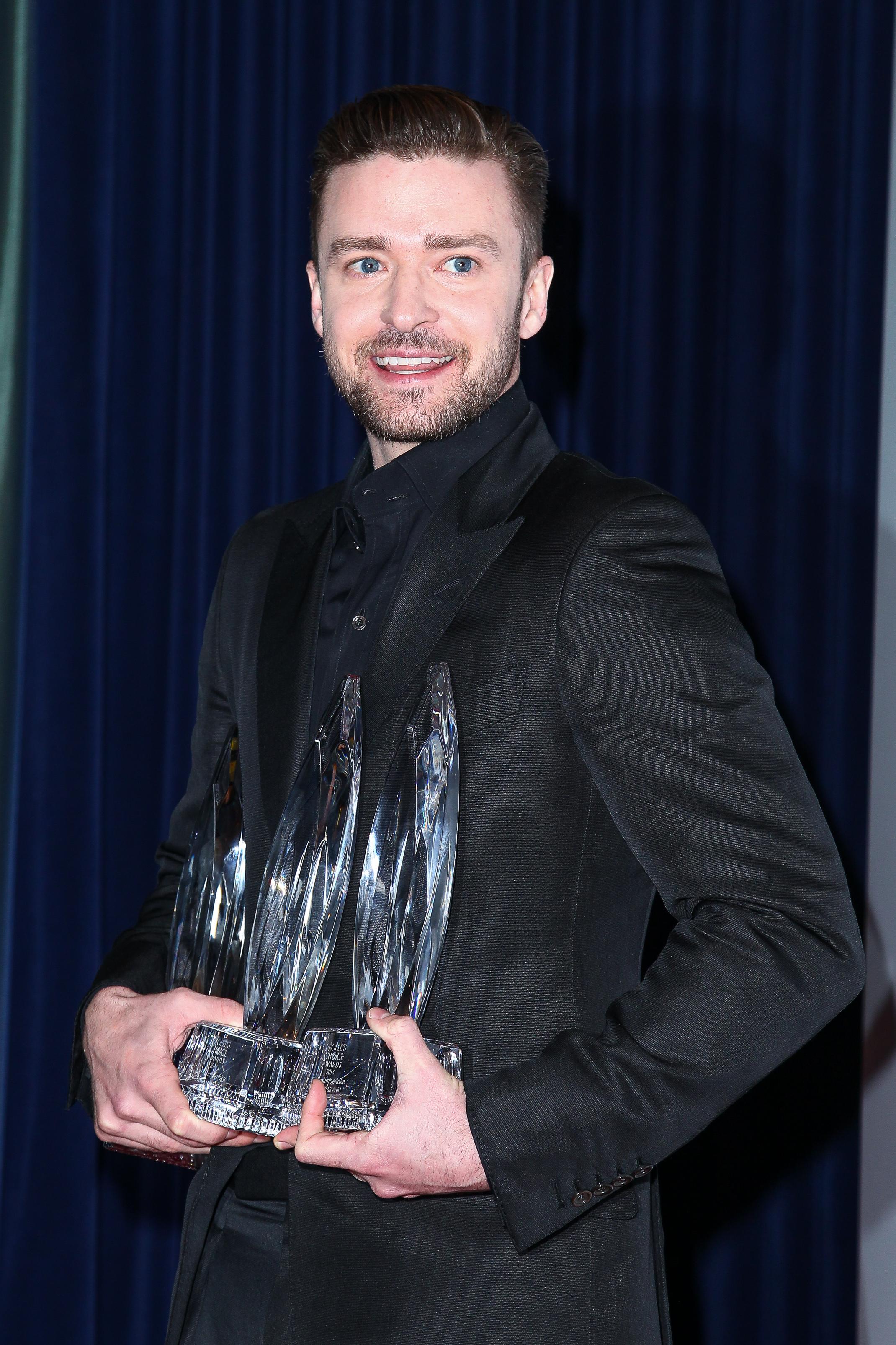 Justin Timberlake backstage at The 40th Annual People&#8217;s Choice Awards