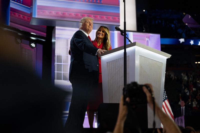 donald trump waves no one