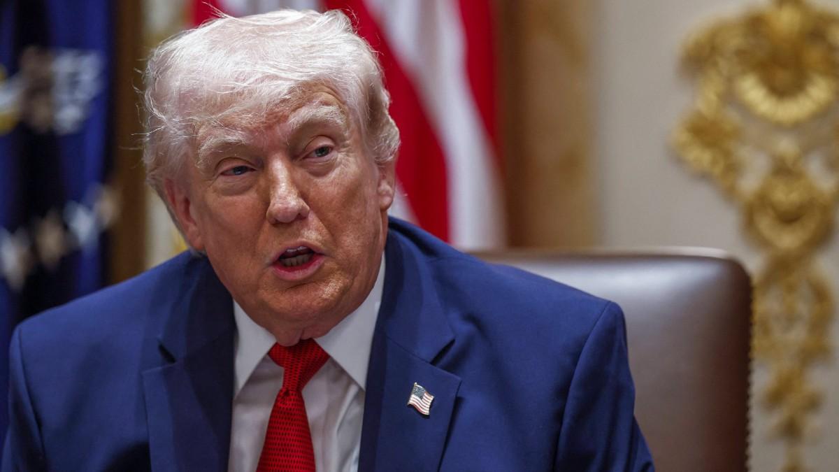 image of Peter Schiff said 'there's nothing truthful on Truth Social.'