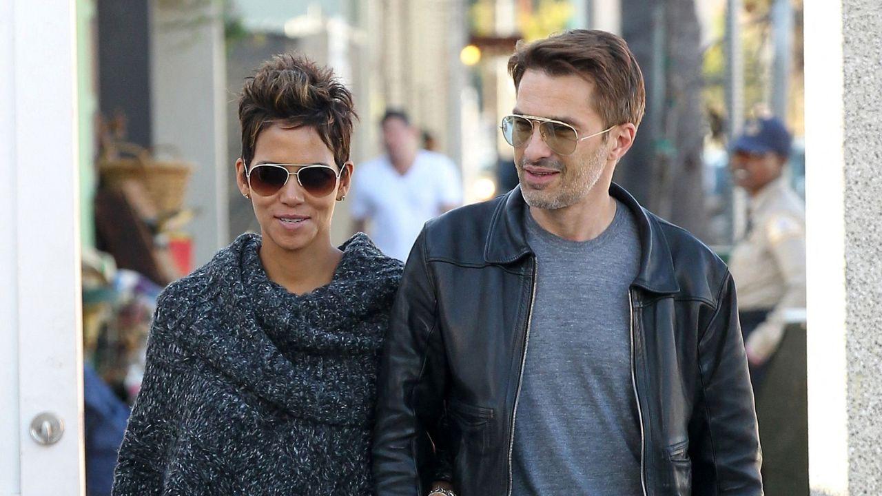 Halle Berry and Olivier Martinez walking together in an earlier photograph
