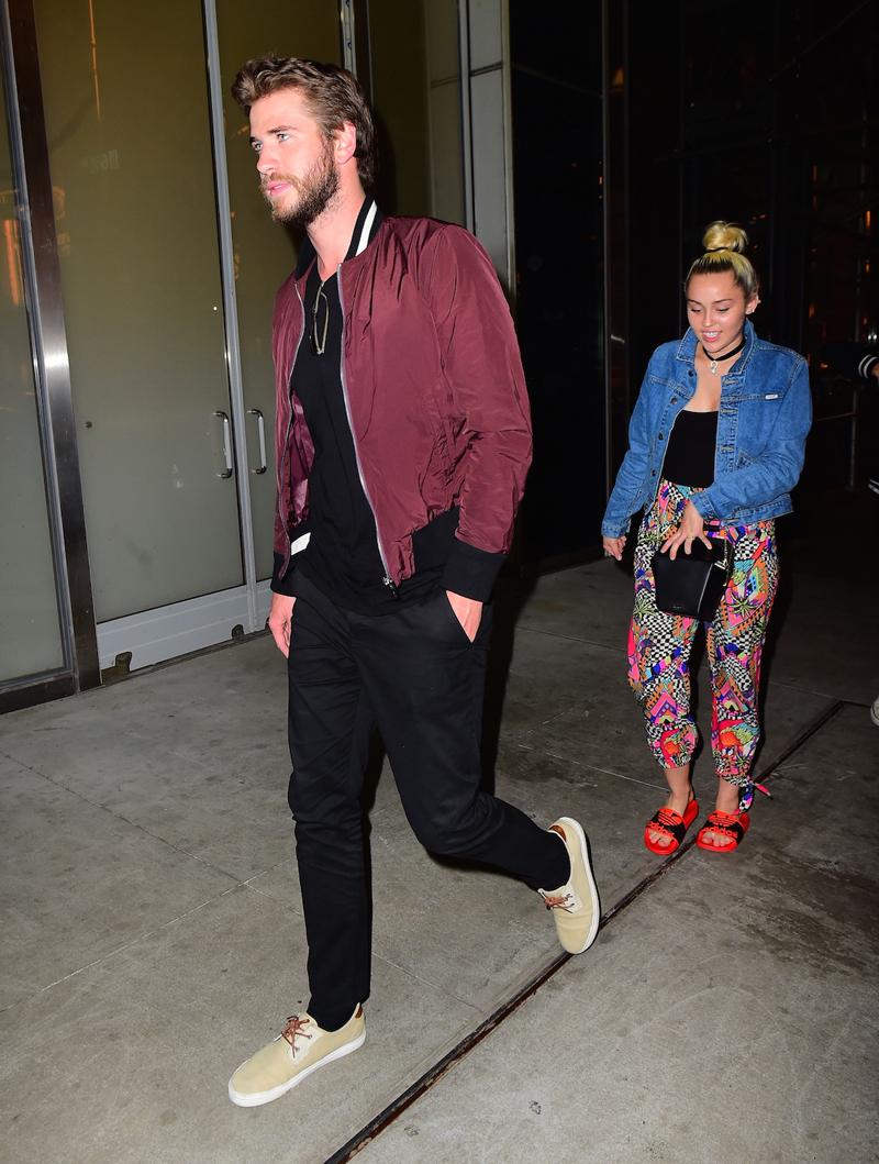 miley cyrus liam hemsworth engaged back together