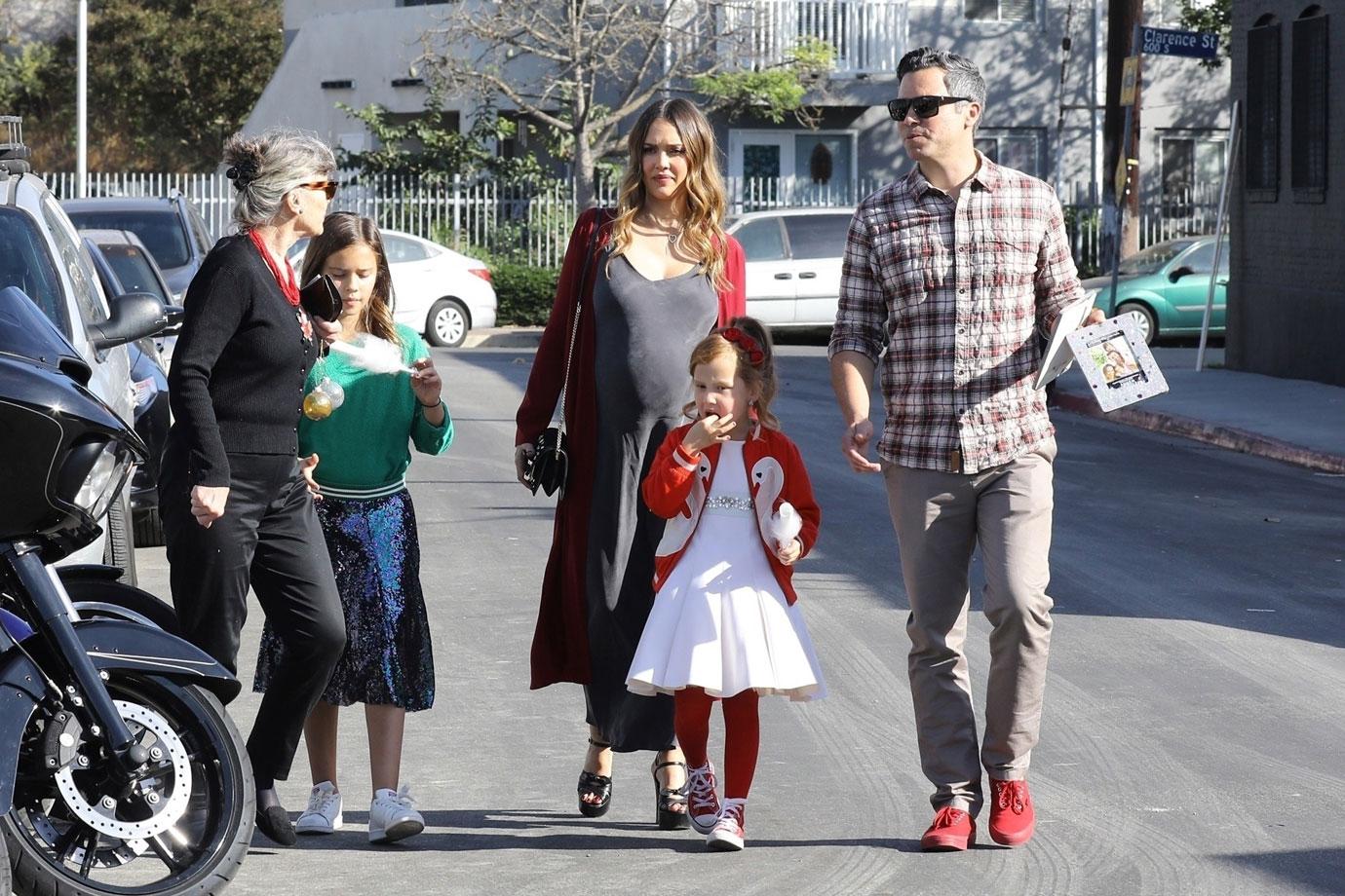 Jessica biel outing kids