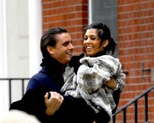 2010__10__kourtney_kardashian_oct18_7 300&#215;240.jpg