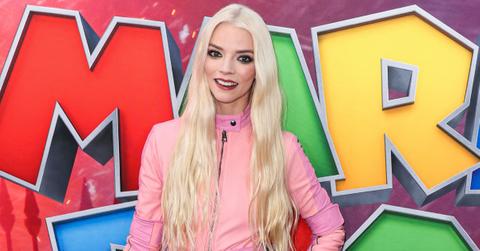 anya taylor joy trolled struggling selfie fans android phone watch