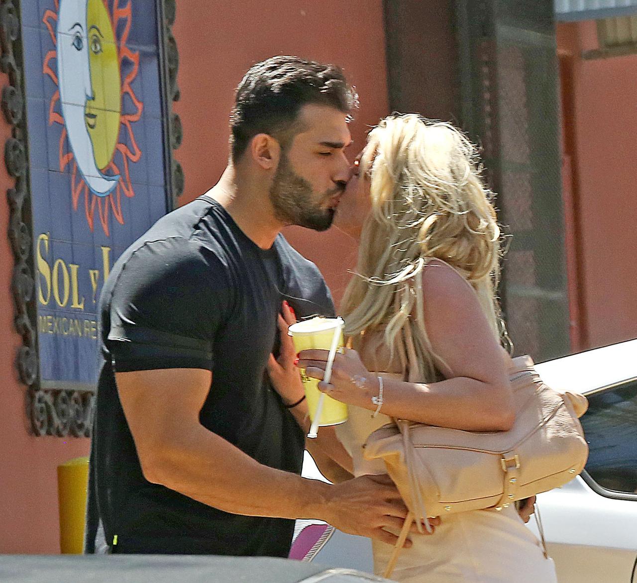 Britney Spears Kisses Boyfriend Sam Asghari On Lunch Date