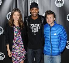 2010__03__jessica_biel_emile_hirsch_marh11a 225×204.jpg