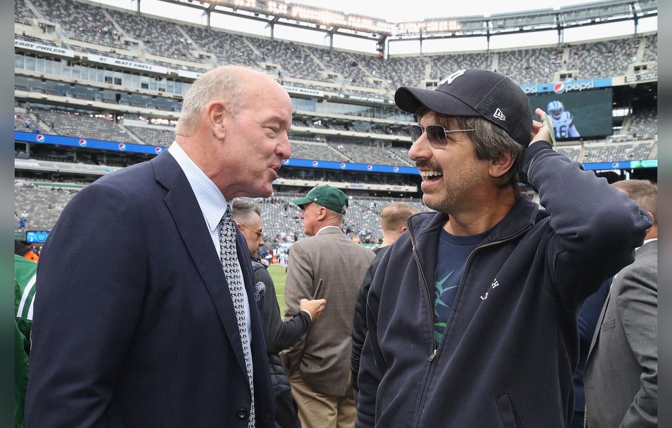 Actor Ray Romano attends the New York Jets vs the Indianapolis Colts  News Photo - Getty Images