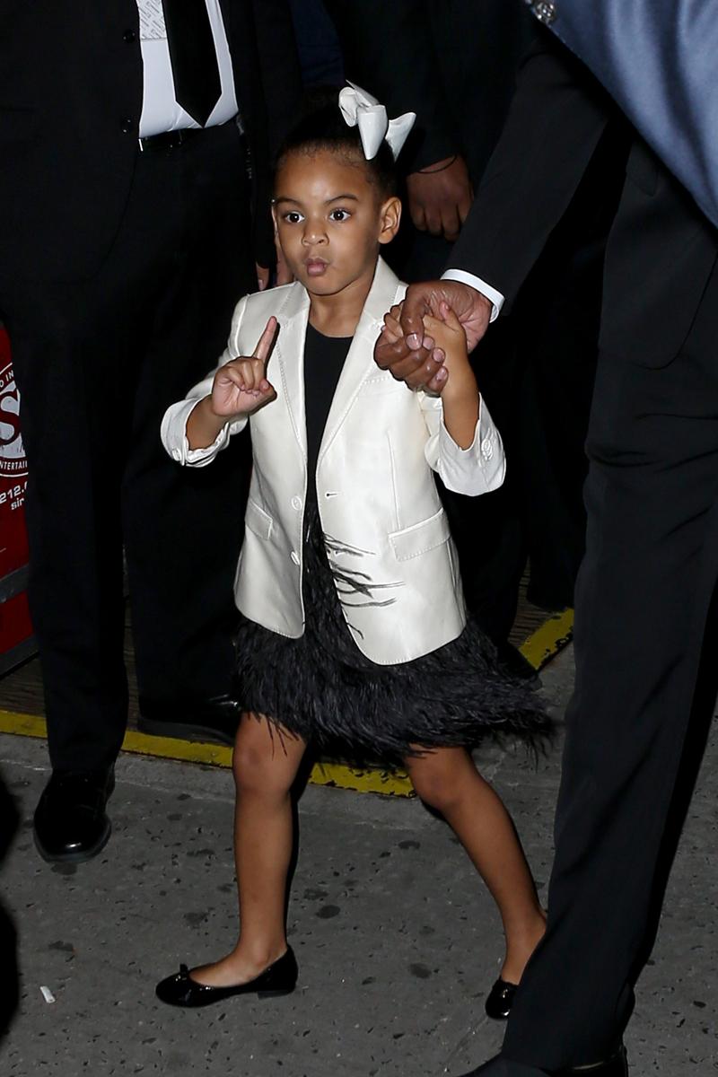 Blue Ivy steals the spotlight from mom Beyonce arriving to the CFDA awards