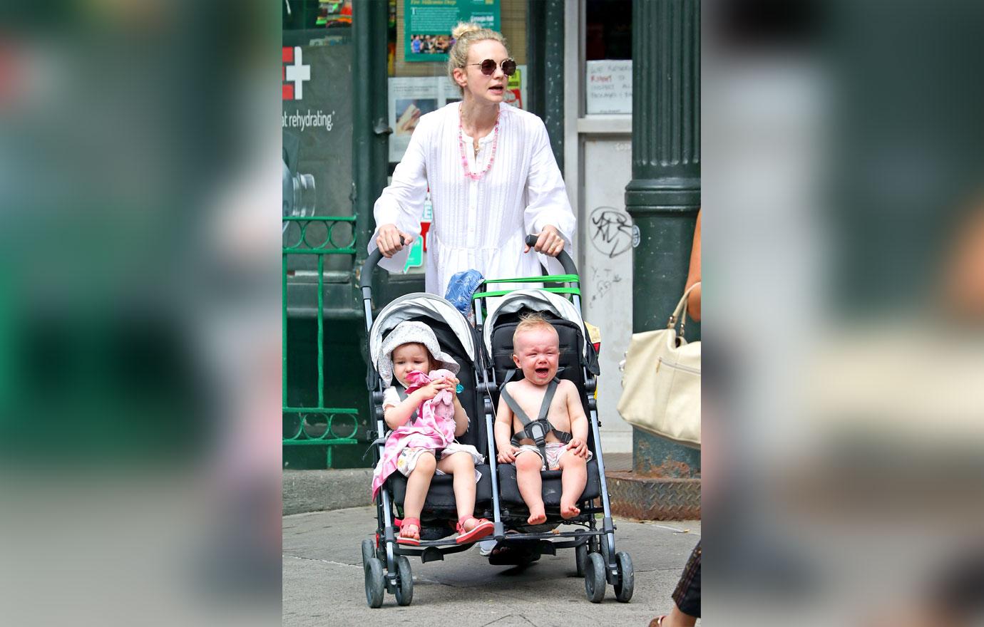 Carey mulligan and children in strollers