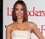 2010__12__Jessica_Alba_Dec29 150×129.jpg