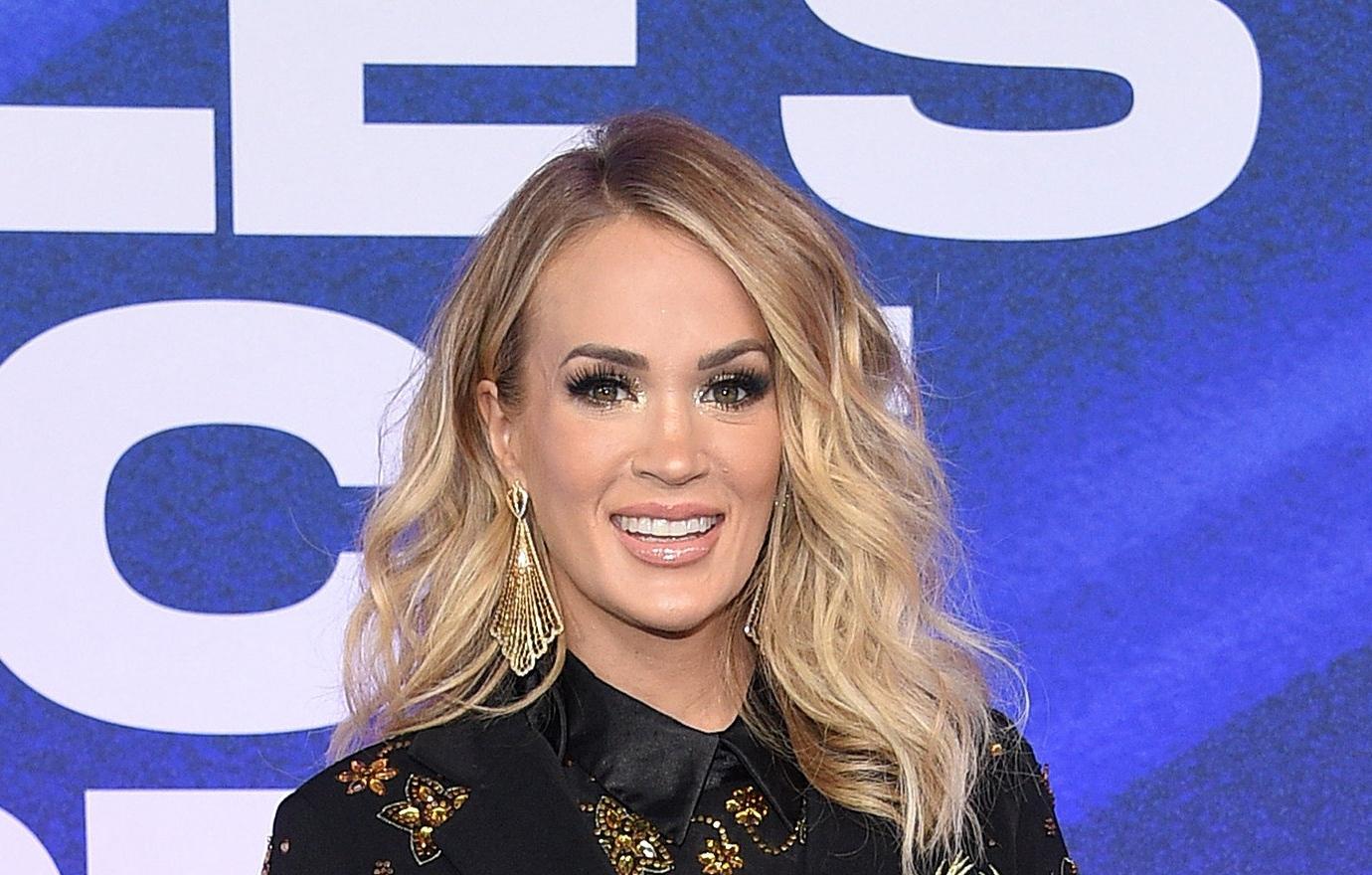 carrie underwood returns tour after family time