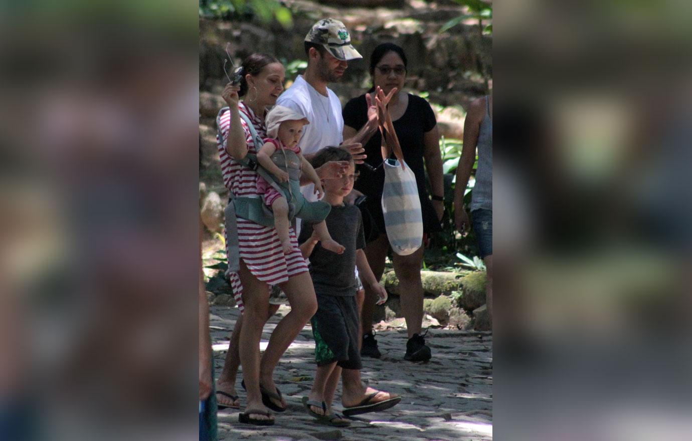 *EXCLUSIVE* Natalie Portman visits Parque Lage with her family