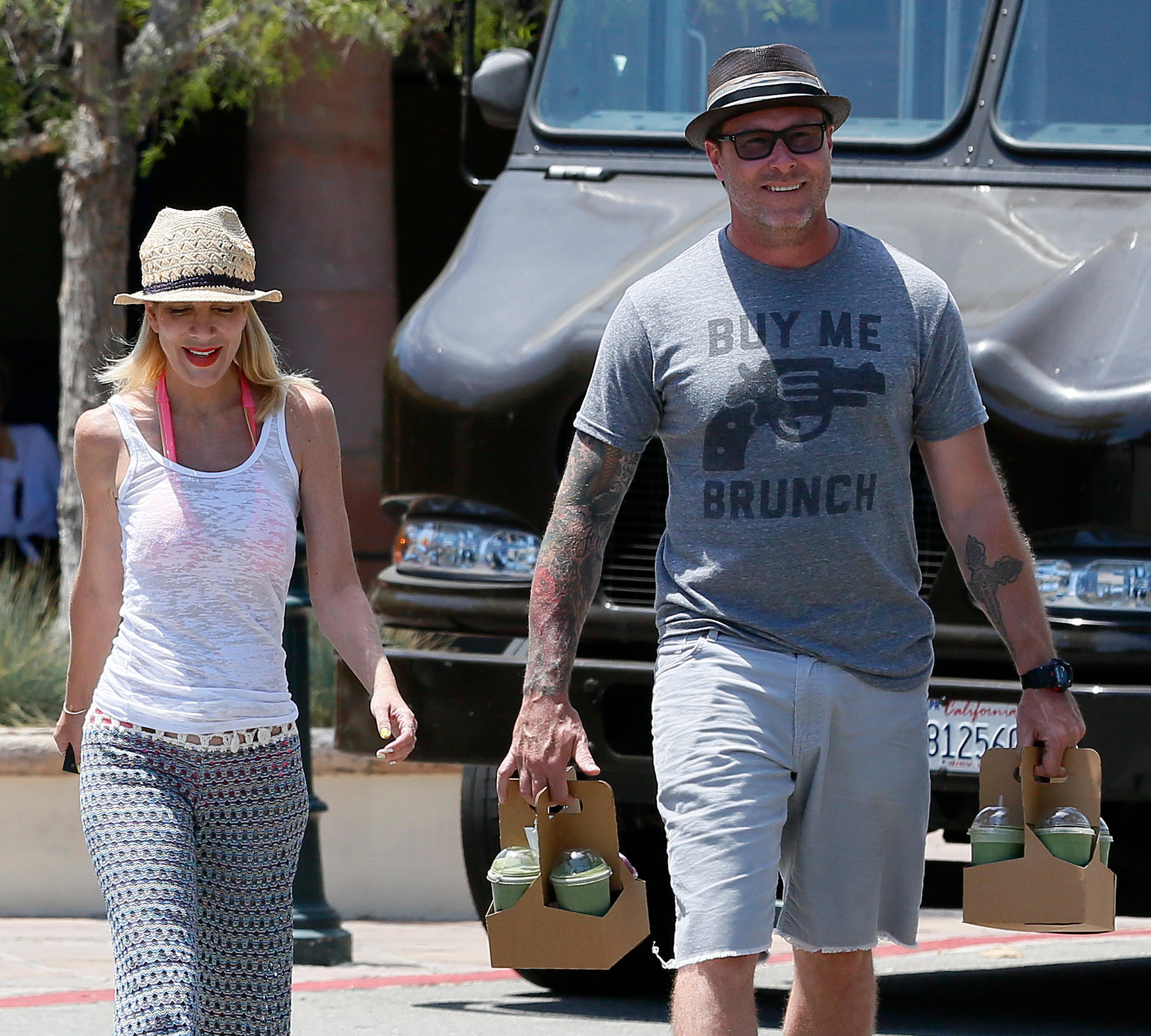 Tori Spelling and Dean McDermott get some healthy drinks at a local store in Malibu