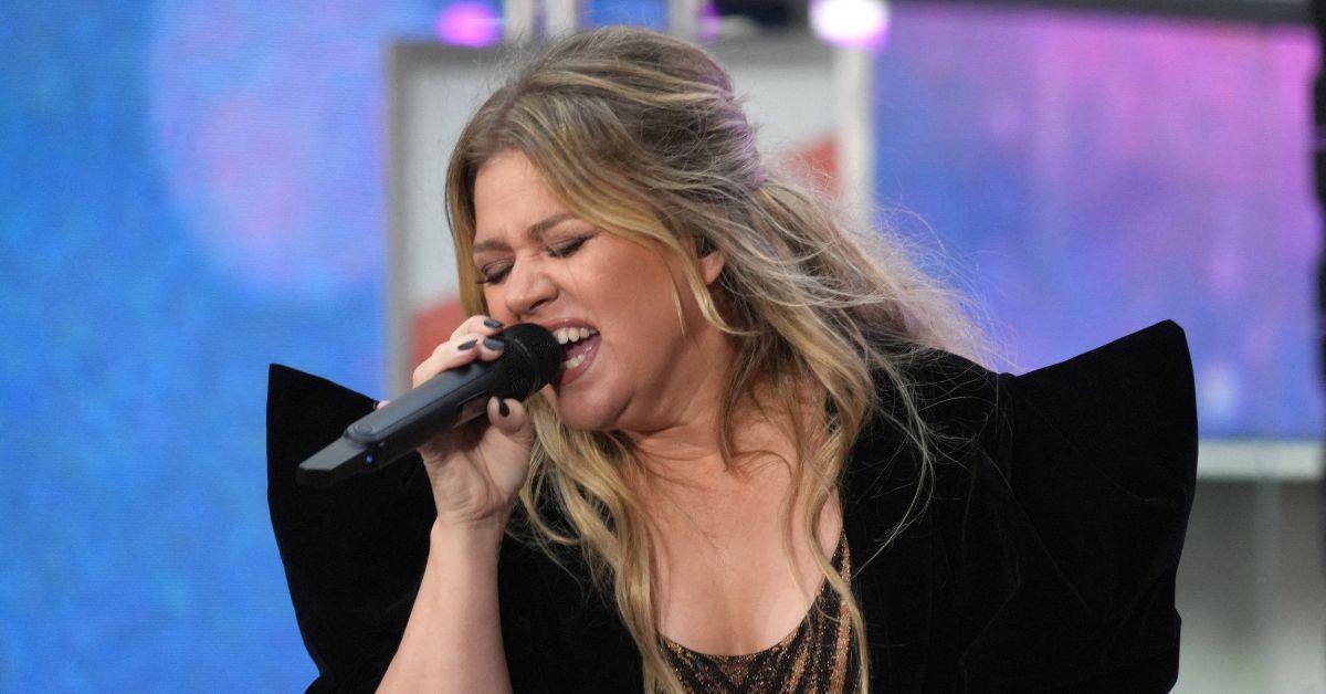 kelly clarkson emotional physical distress vegas show cancellations