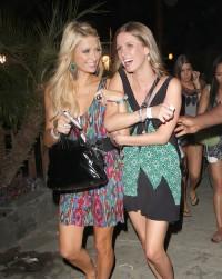 2010__04__full_paris_hilton_5_wenn2810350 200×300.jpg