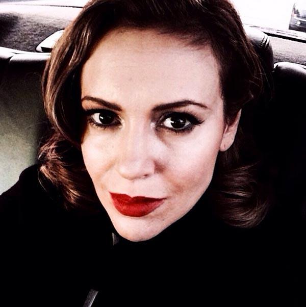 Alyssa milano selfie