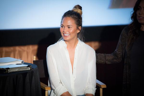 Chrissy teigen supports international style institute 03