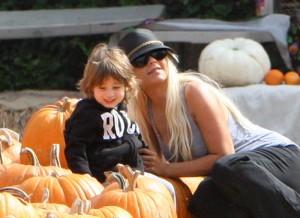 2010__10__2265_Aguilera_Oct15 300×218.jpg