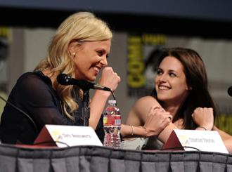 Charlize theron kristen stewart nov14neb.jpg