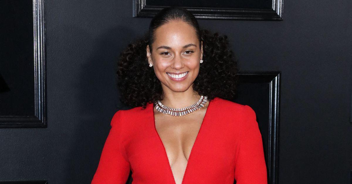 alicia keys offered a two piano performance