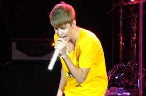 2011__07__Justin_Bieber_Selena_Gomez_July25newne 300×198.jpg