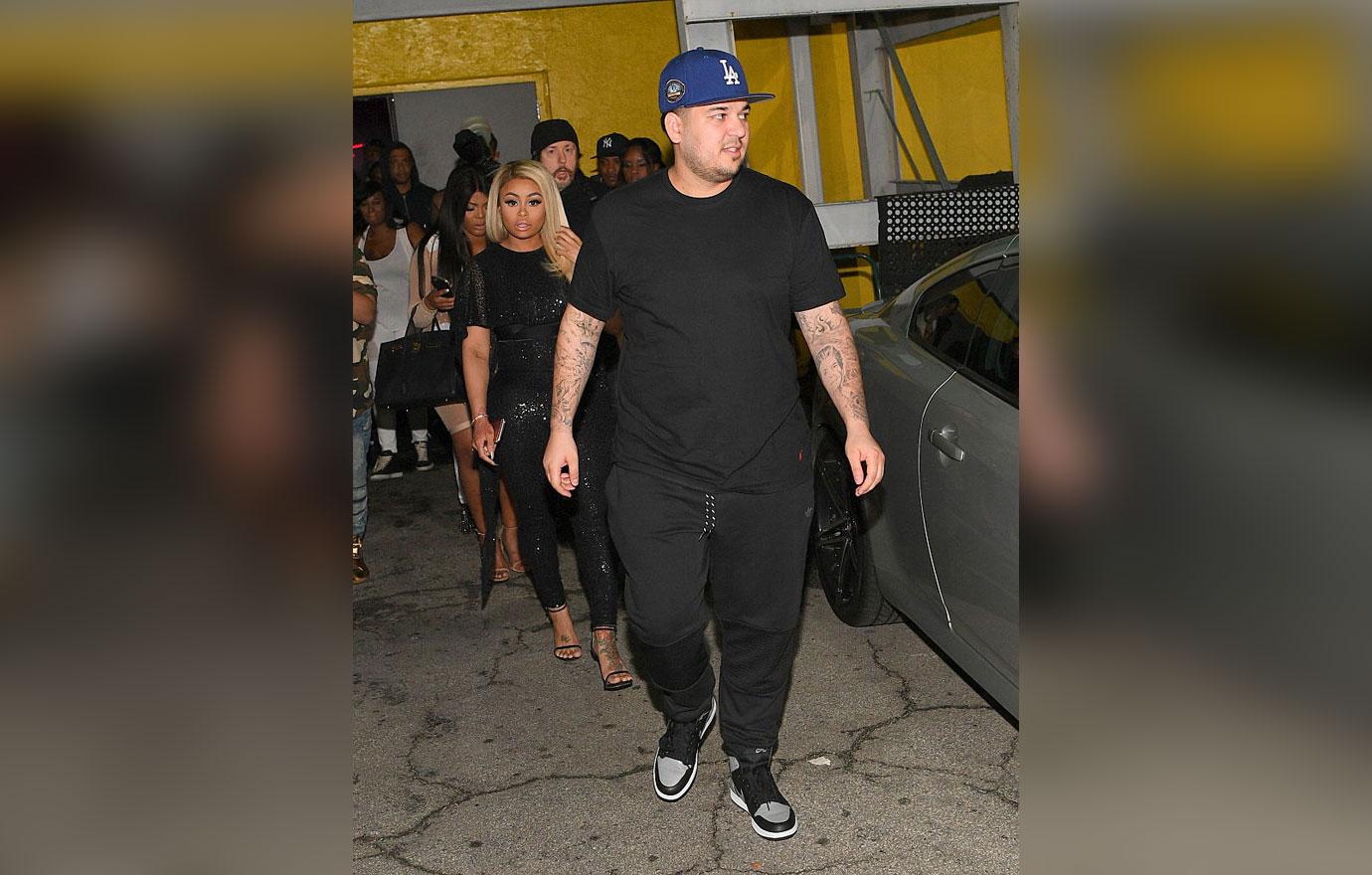 Rob Kardashian Leaves A Restaurant