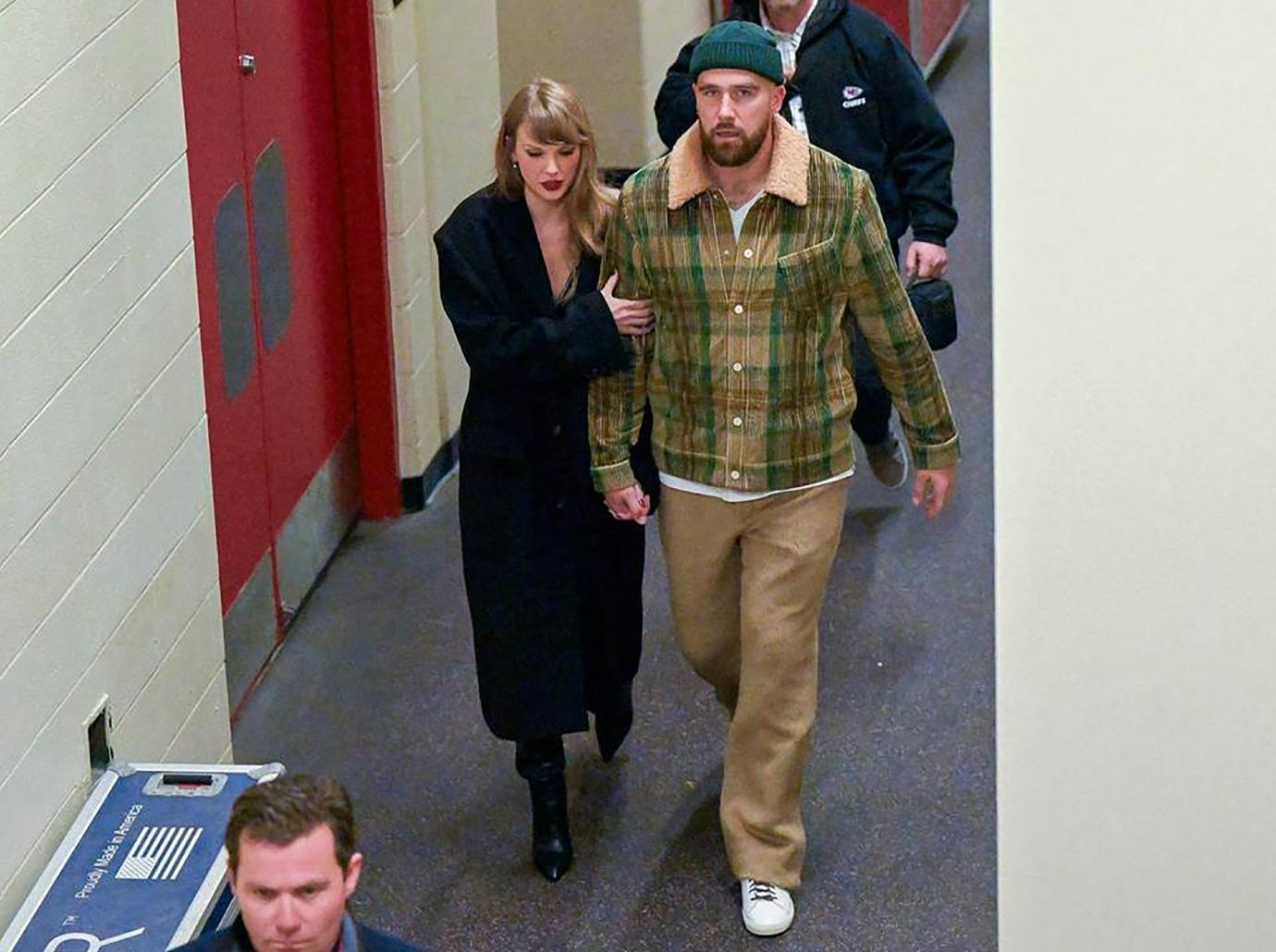 Travis Kelce & Taylor Swift Go On New Year's Drive After Midnight Kiss