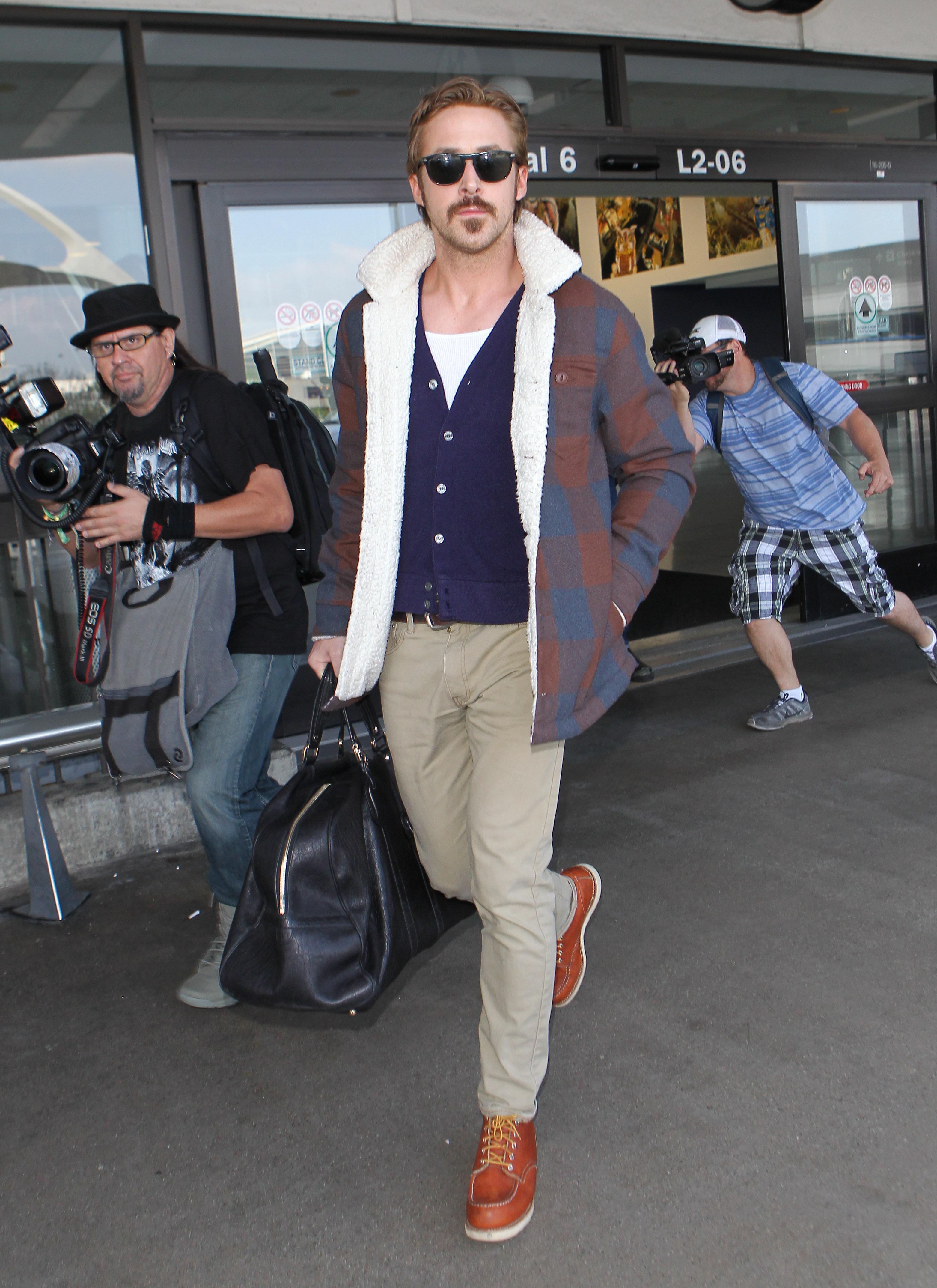 INF &#8211; Ryan Gosling returns from filming scenes for his new film &#8216;The Nice Guys&#8217;