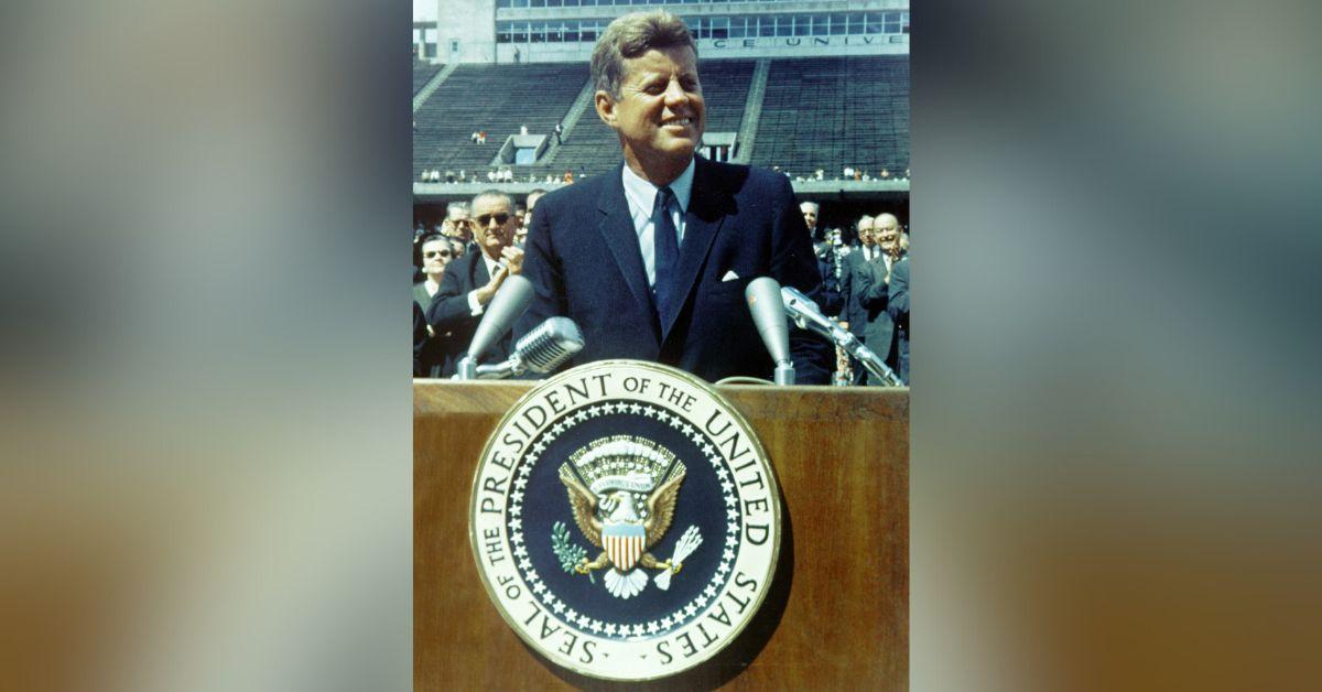 Image of Tatiana Schlossberg is JFK's granddaughter.