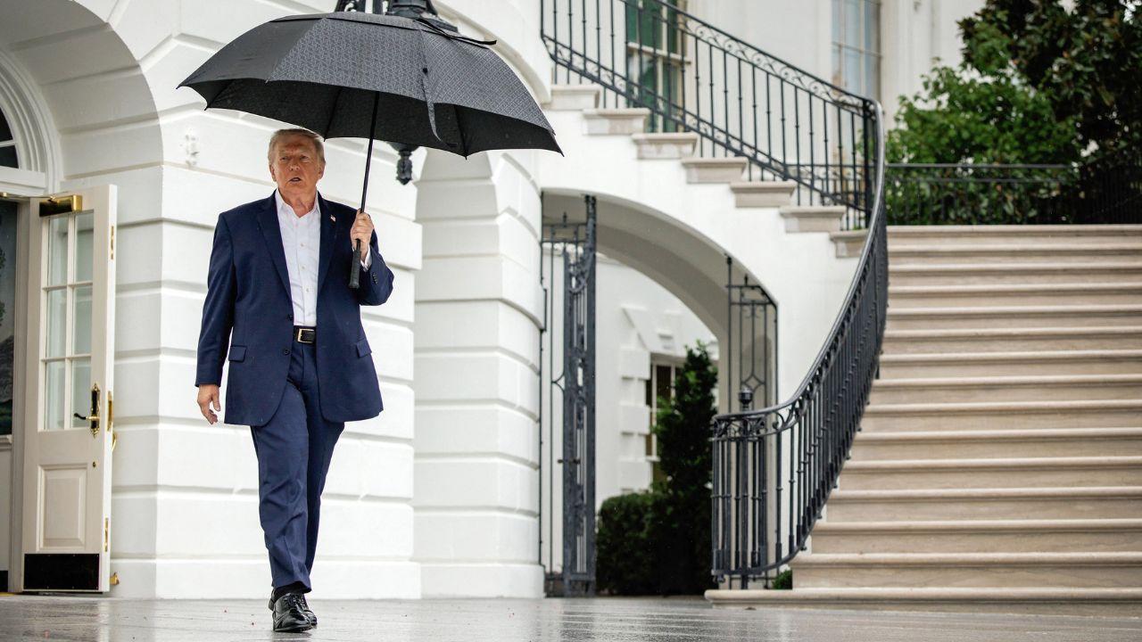 Photo of Lagasse threatened to blow up the White House. 