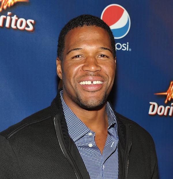 Kelly Ripa Officially Announces Michael Strahan As New Co Host
