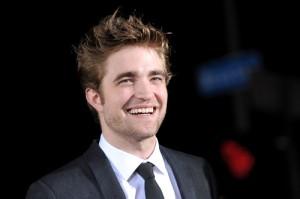 2011__03__Robert_Pattinson_March3newsneb 300×199.jpg